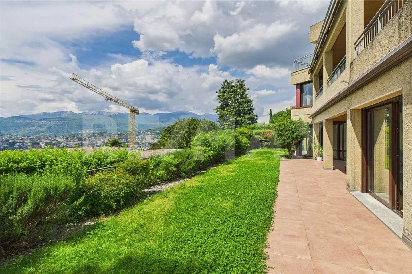 Vivere il lusso - appartamento di prestigio con giardino privato e vista mozzafiato - Foto 4 von 13