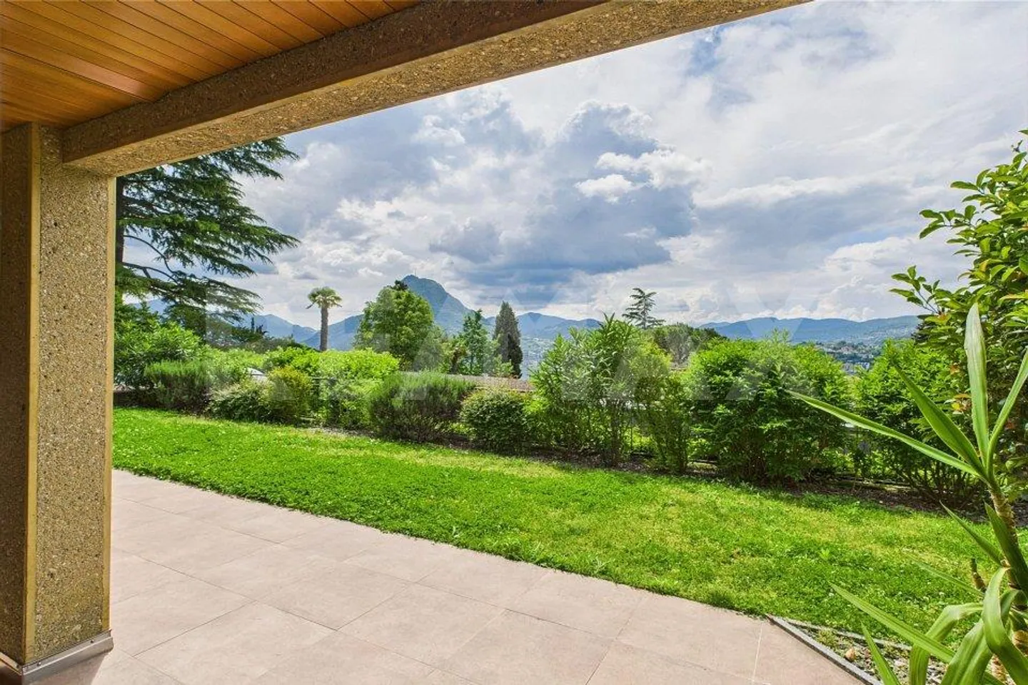 Vivere il lusso - appartamento di prestigio con giardino privato e vista mozzafiato - Foto 5 von 13