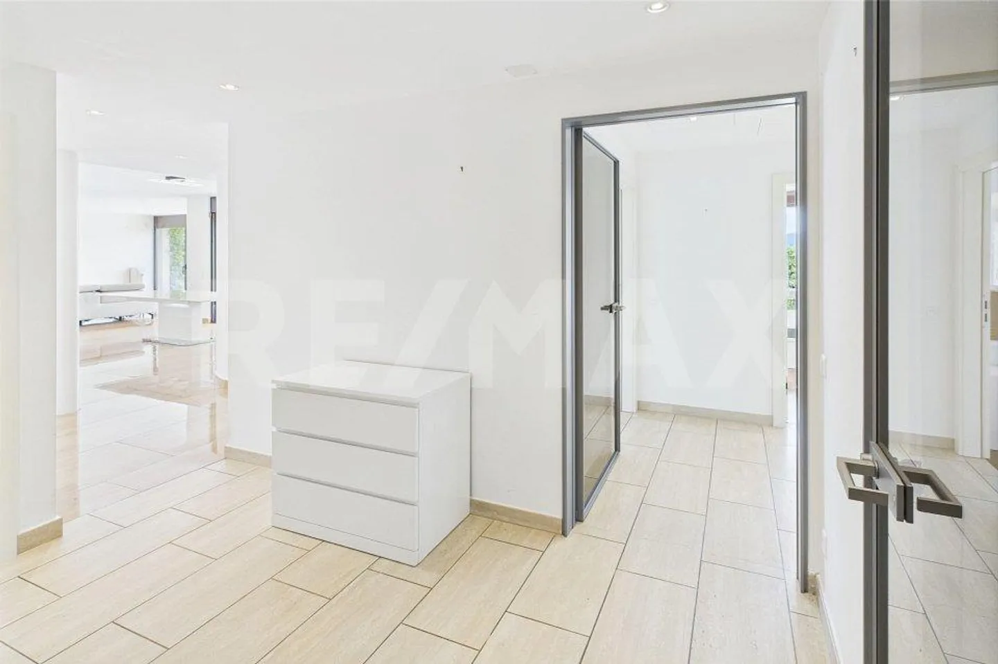 Vivere il lusso - appartamento di prestigio con giardino privato e vista mozzafiato - Foto 9 von 13