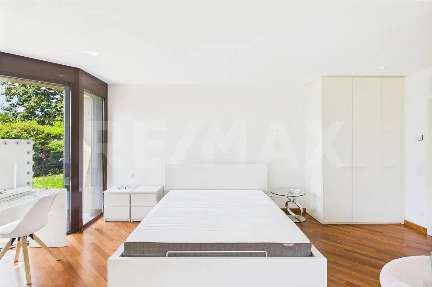 Vivere il lusso - appartamento di prestigio con giardino privato e vista mozzafiato - Foto 10 von 13
