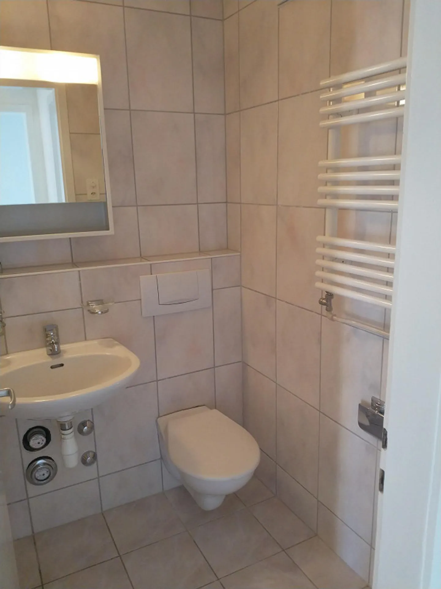 Appartamento ristrutturato e accogliente con due balconi in una posizione fantastica - Foto 5 di 5