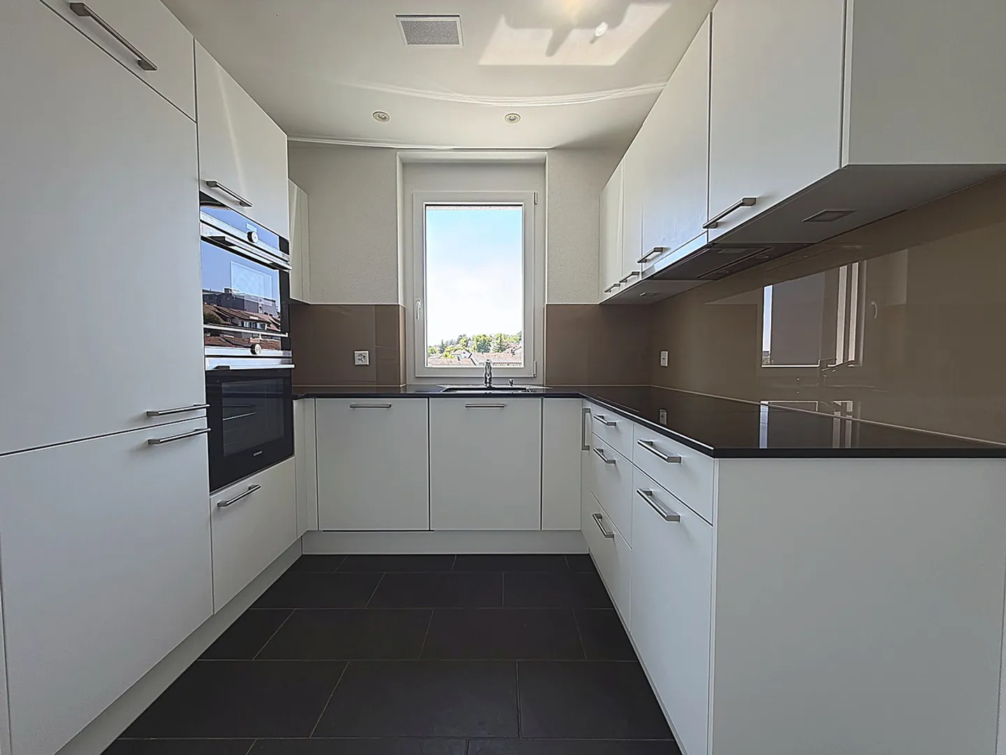 Grosszügige Neubauwohnung mit Weitblick - Foto 8 von 12