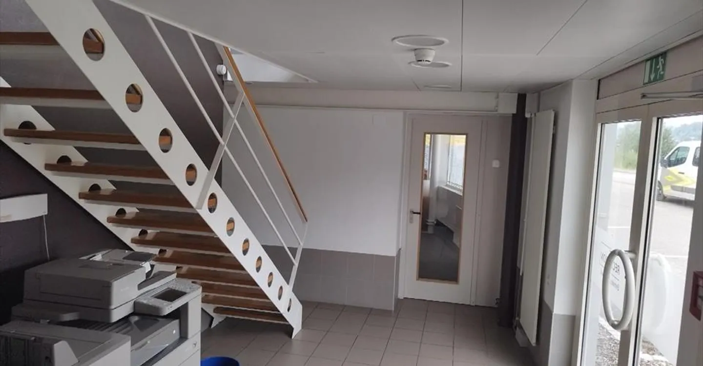 210m2 Büros im Erdgeschoss & 1. Stock mit 4 Parkplätzen - Foto 6 von 12