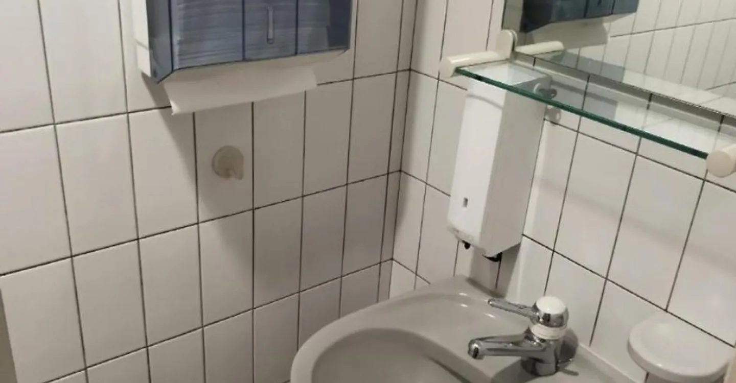 210m2 Büros im Erdgeschoss & 1. Stock mit 4 Parkplätzen - Foto 11 von 12