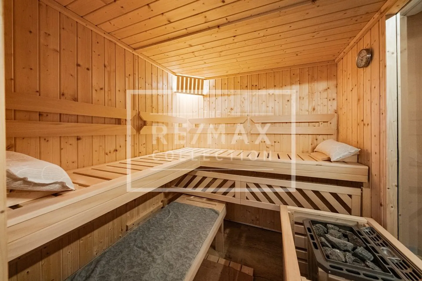 Luxury villa with panoramic view of Lake Murten - Photo 11 of 13