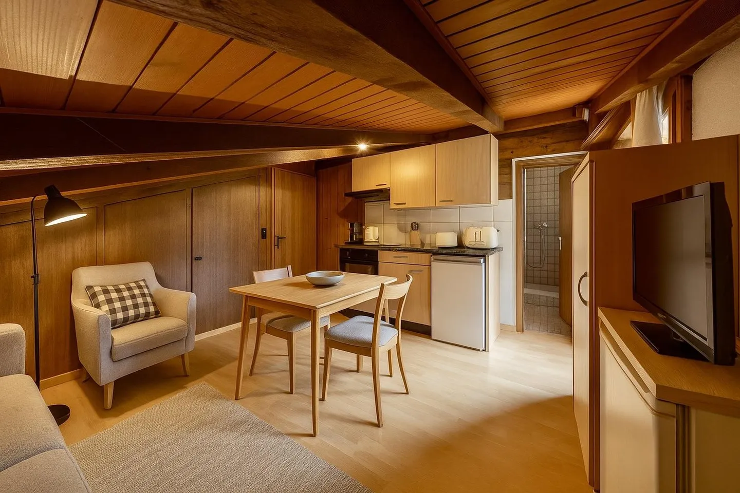 Attic apartment and passage apartment in the center of the village - Photo 3 of 10