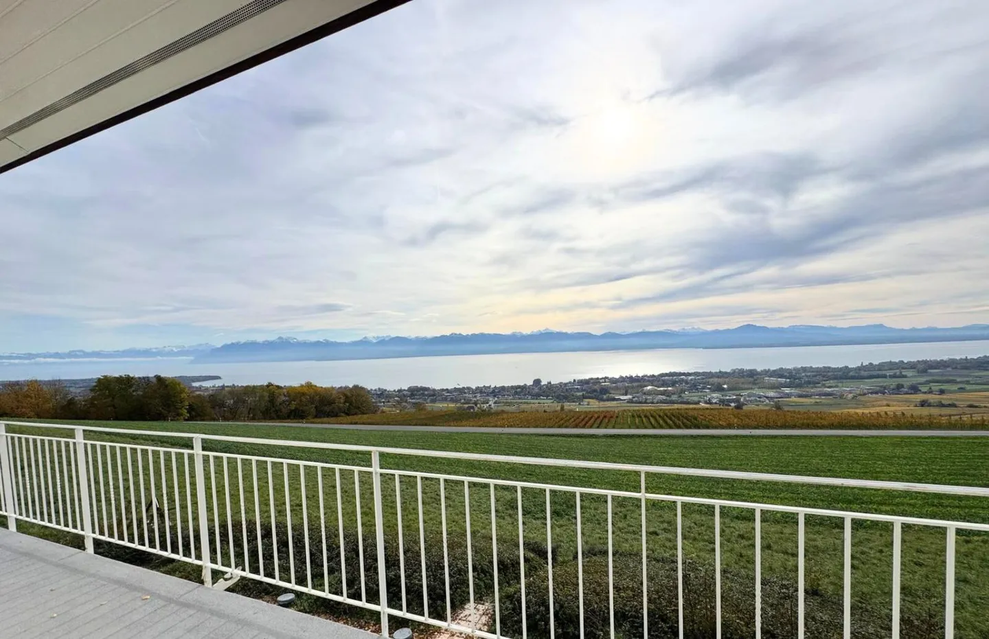 Villa avec vue sur le lac - Photo 2 sur 14