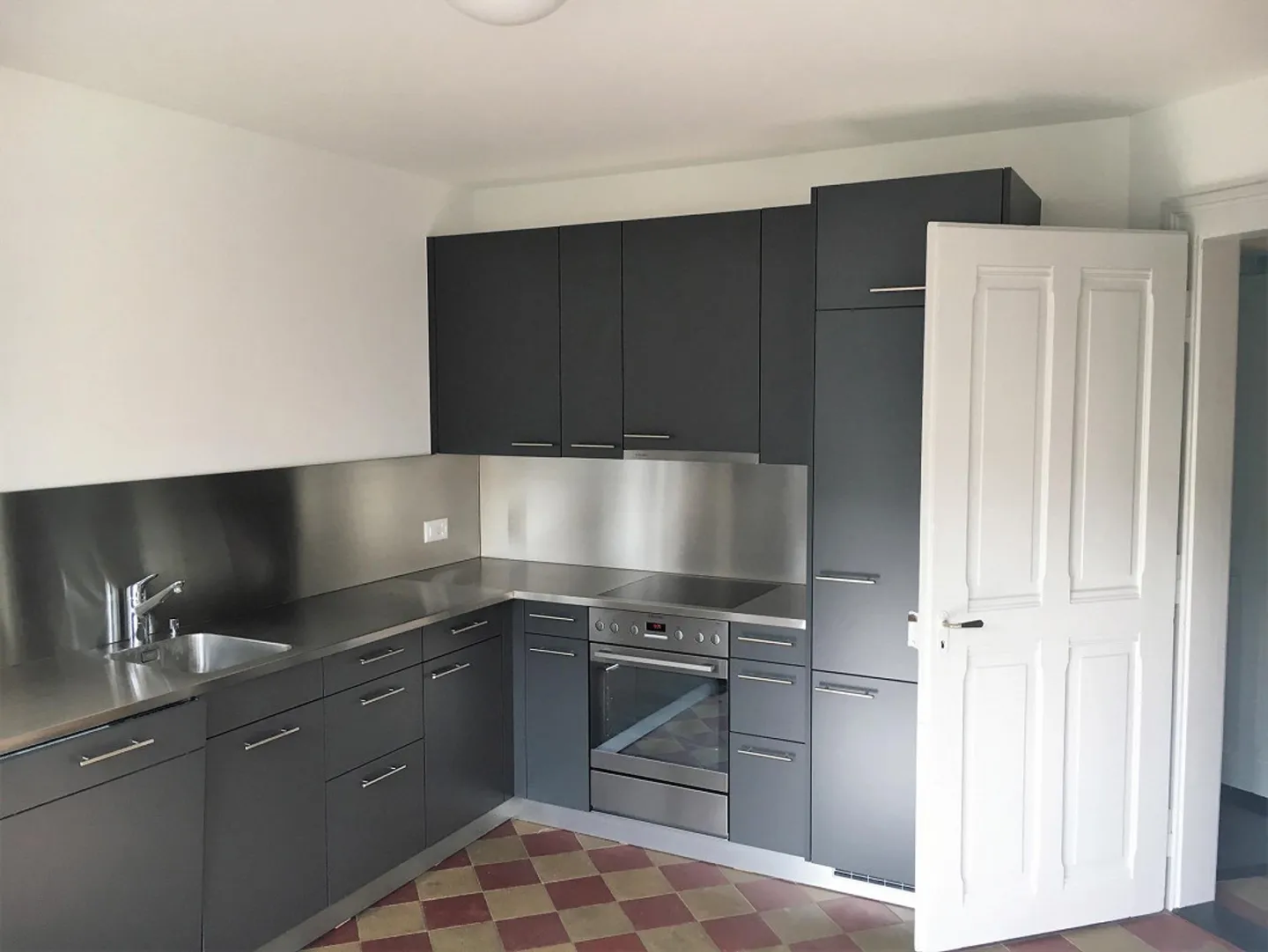 Stylish 2.5-room apartment in the Lorraine district - Photo 1 of 16