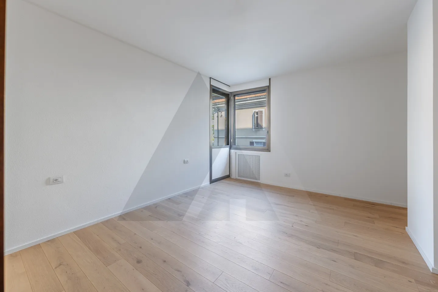 MODERNE 3.5 PIÈCES RÉNOVÉE – CASSARATE - Photo 11 sur 12