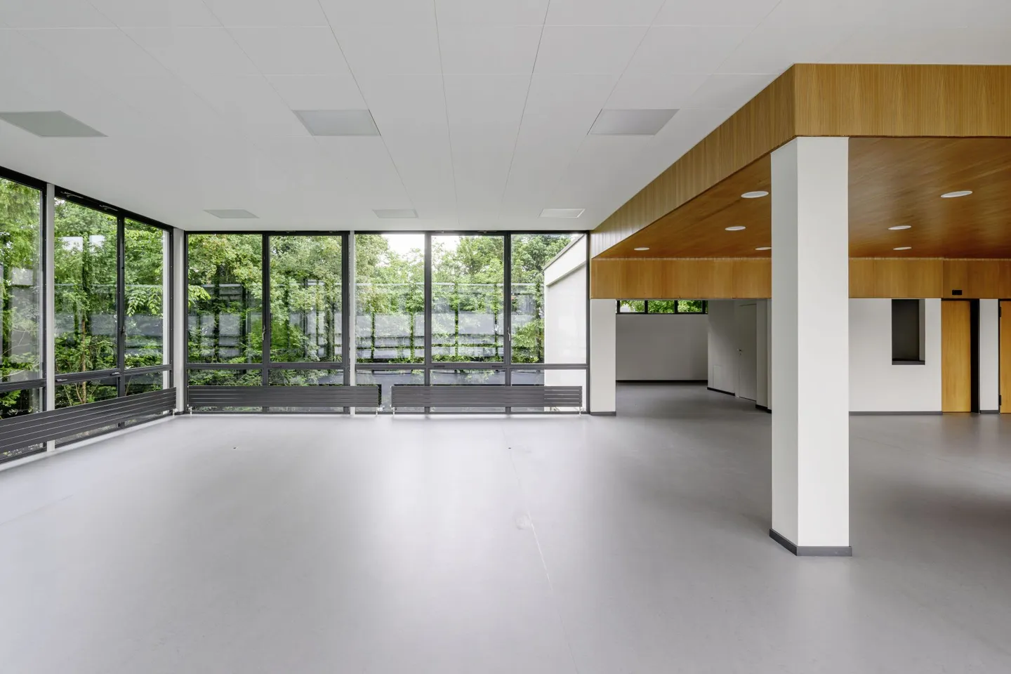 Surface de bureau dans un lodge classé monument historique - Photo 4 sur 11