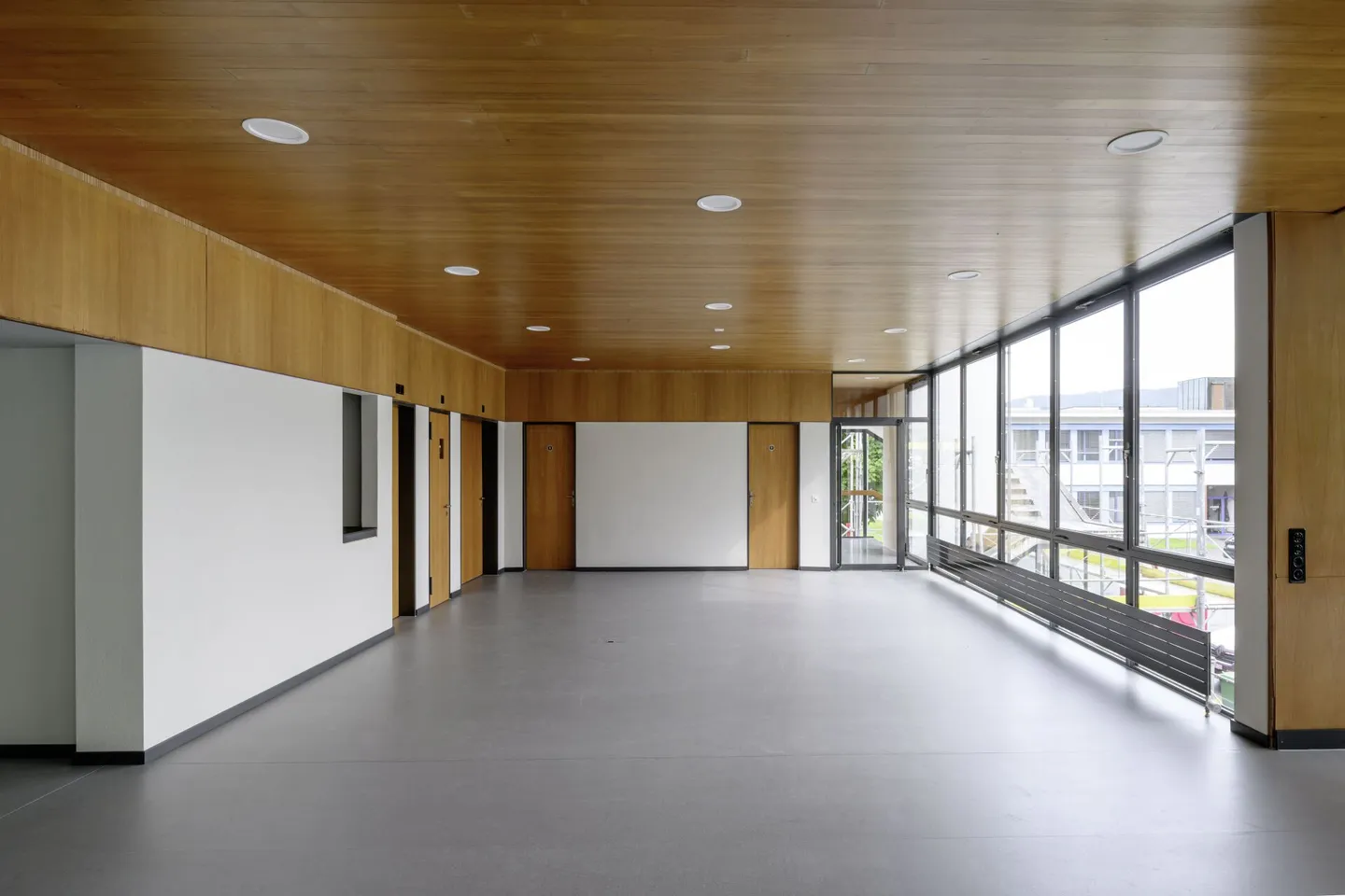 Surface de bureau dans un lodge classé monument historique - Photo 6 sur 11