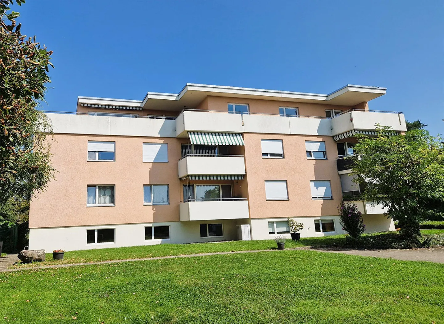 Spacious home with garden and view - Photo 1 of 13