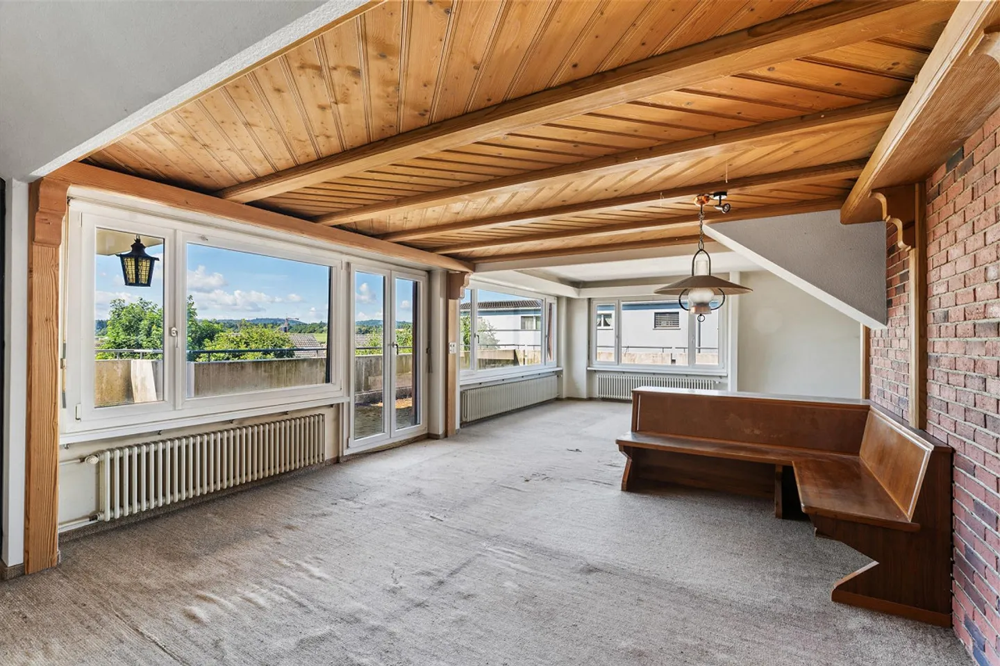 Spacious home with garden and view - Photo 4 of 13