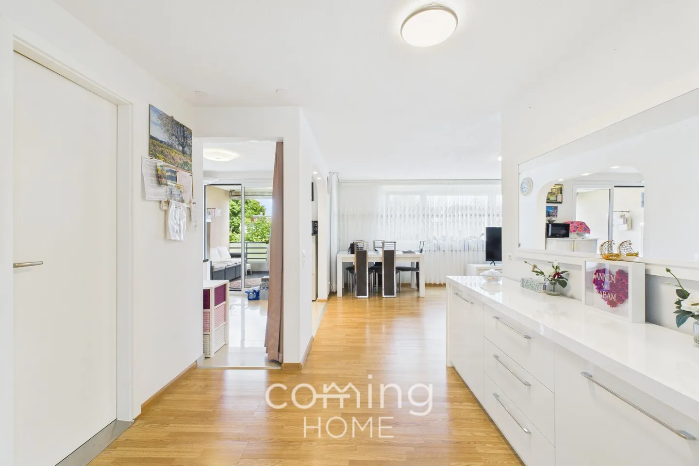 Charming 3.5-room apartment in Reinach - Modernly renovated & ready to move in - Photo 4 of 15