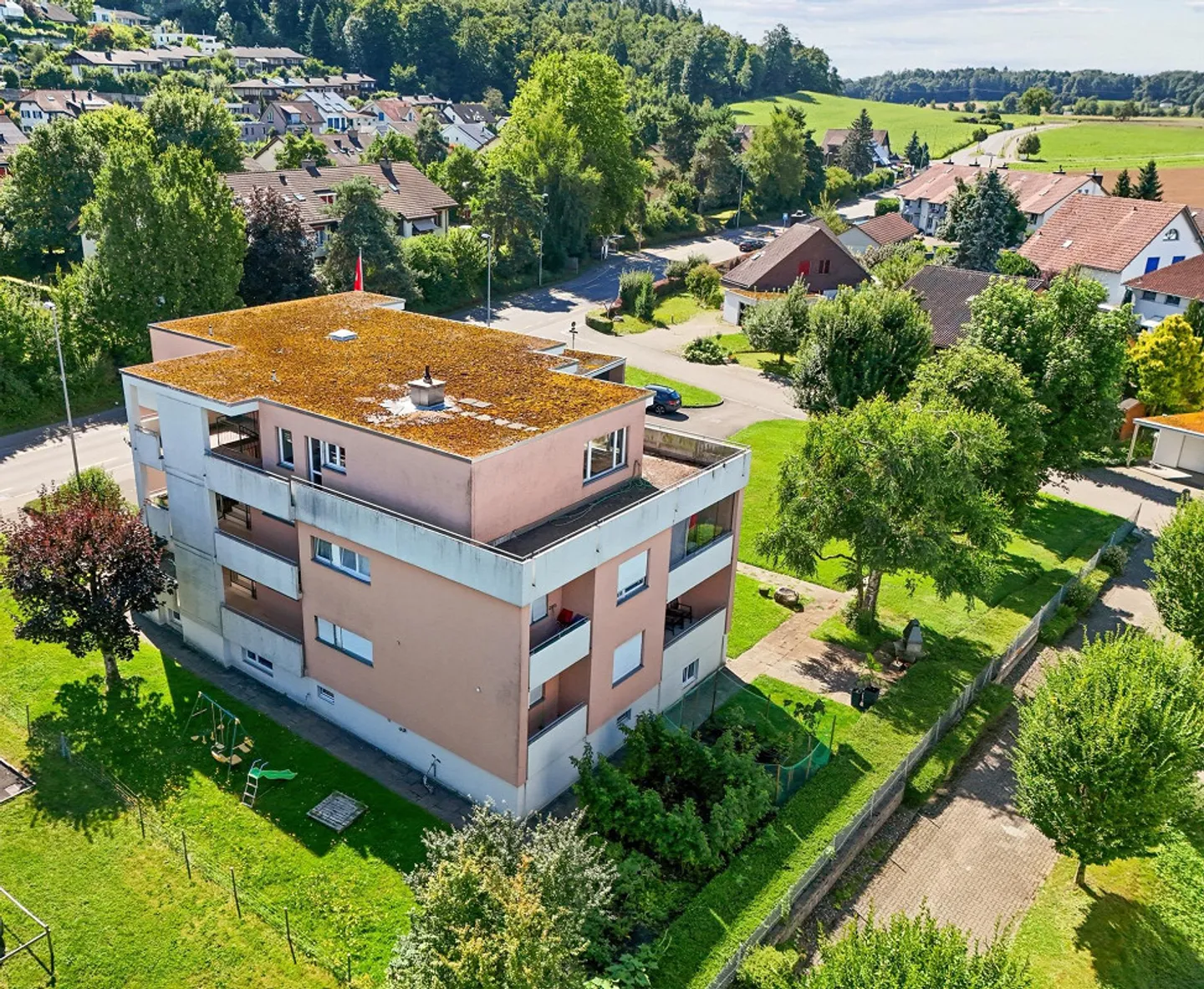 Spacious home with garden and view - Photo 12 of 13