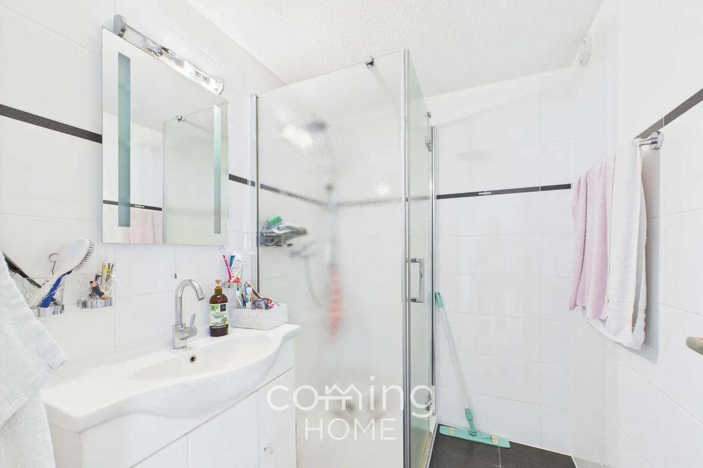 Charming 3.5-room apartment in Reinach - Modernly renovated & ready to move in - Photo 8 of 15