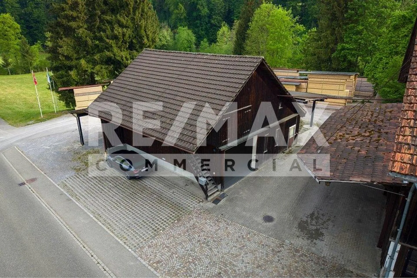 Commercial and office spaces in the countryside - Photo 1 of 13