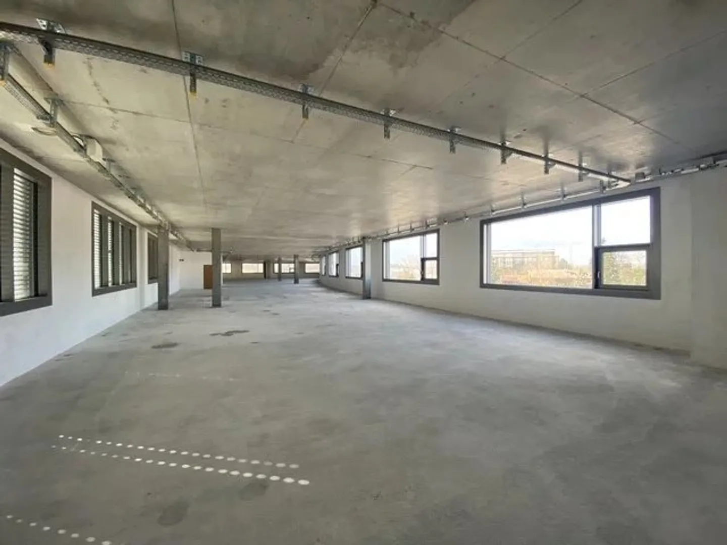 Activity surfaces in a multifunctional building in the FTI zone - Photo 3 of 10