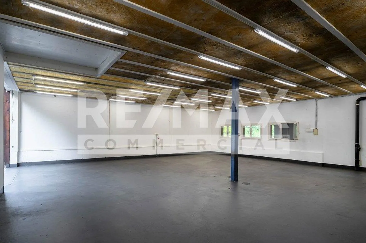 Commercial and office spaces in the countryside - Photo 6 of 13