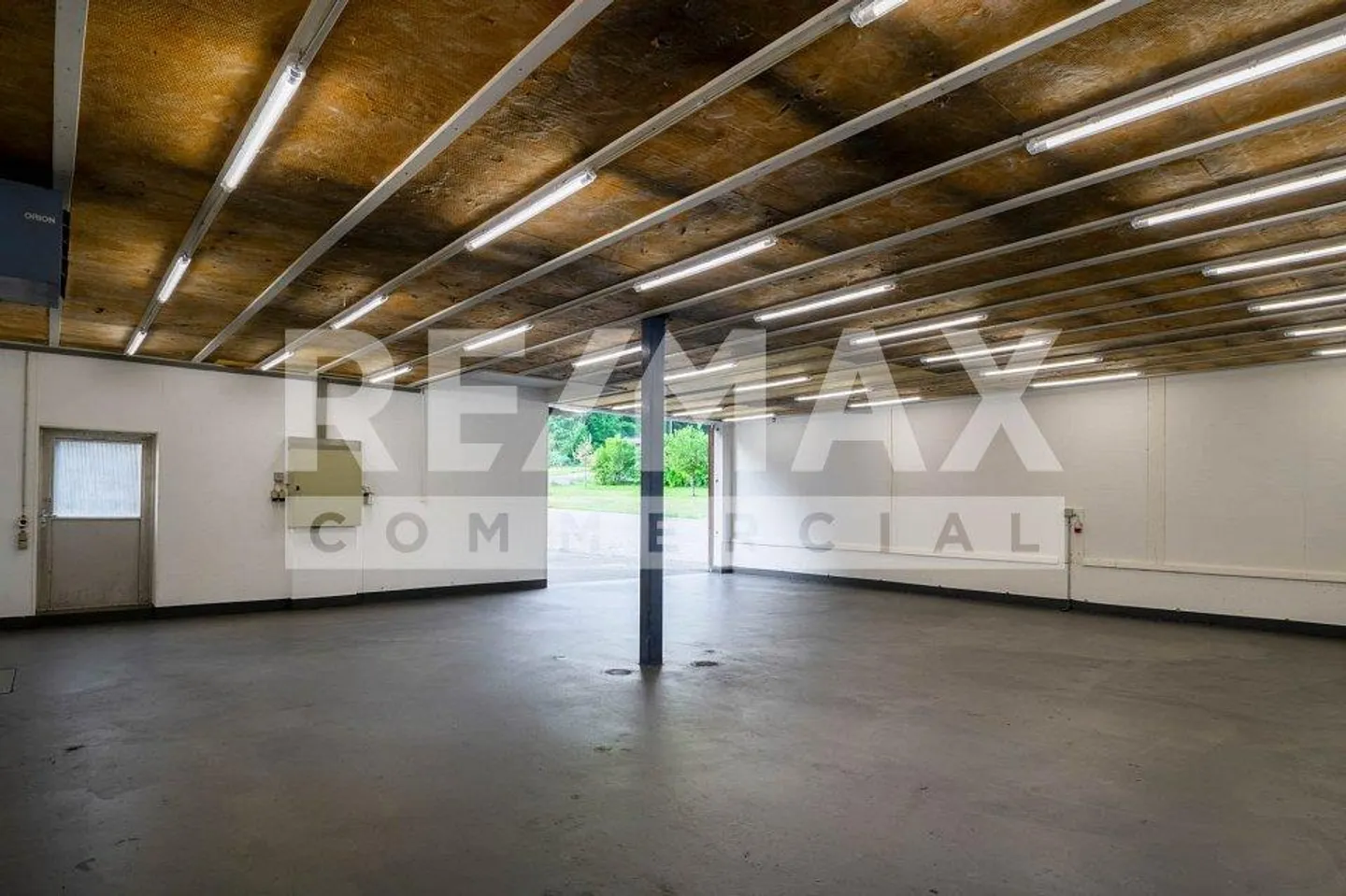 Commercial and office spaces in the countryside - Photo 8 of 13