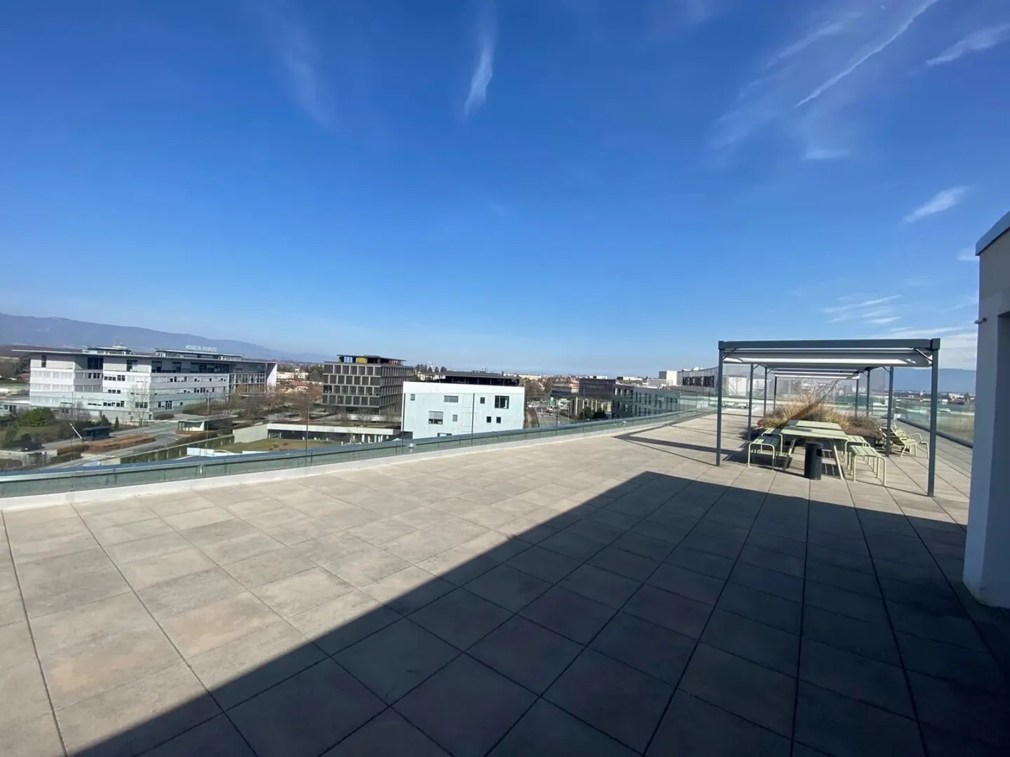 Activity surfaces in a multifunctional building in the FTI zone - Photo 9 of 10