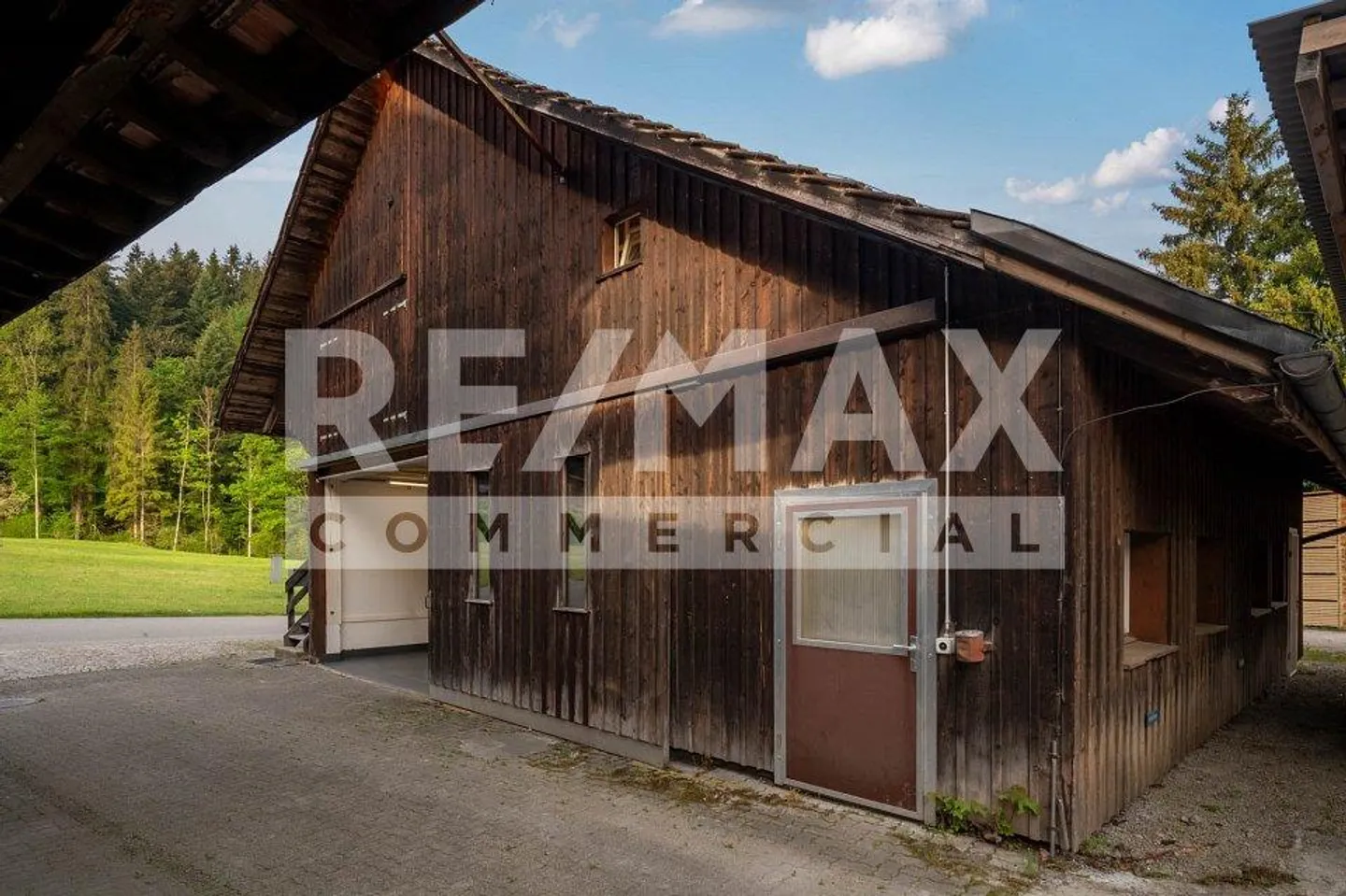 Commercial and office spaces in the countryside - Photo 5 of 13