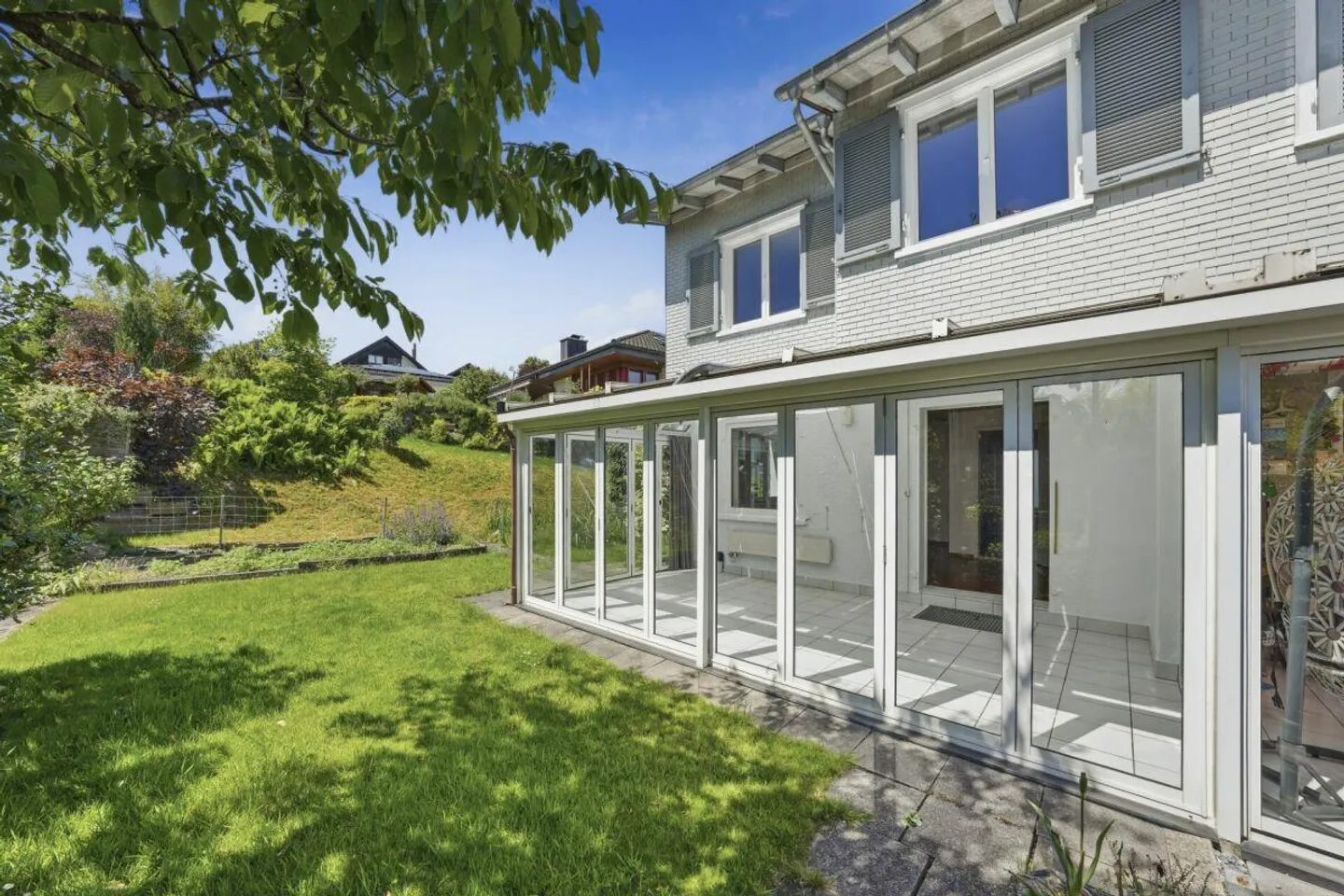 Charming Semi-Detached Family House with Conservatory and Garage - Photo 2 of 30