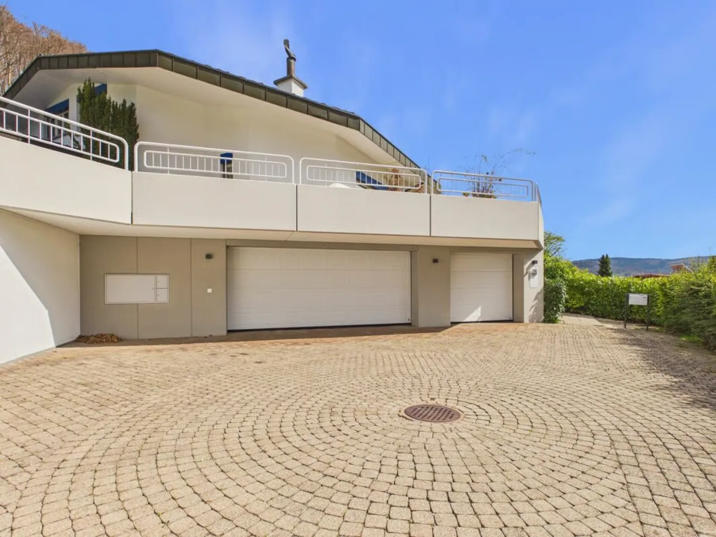 Luxuriöse Villa mit unverbaubarer Aussicht und viel Privatsphäre in Frenkendorf - Foto 3 di 30