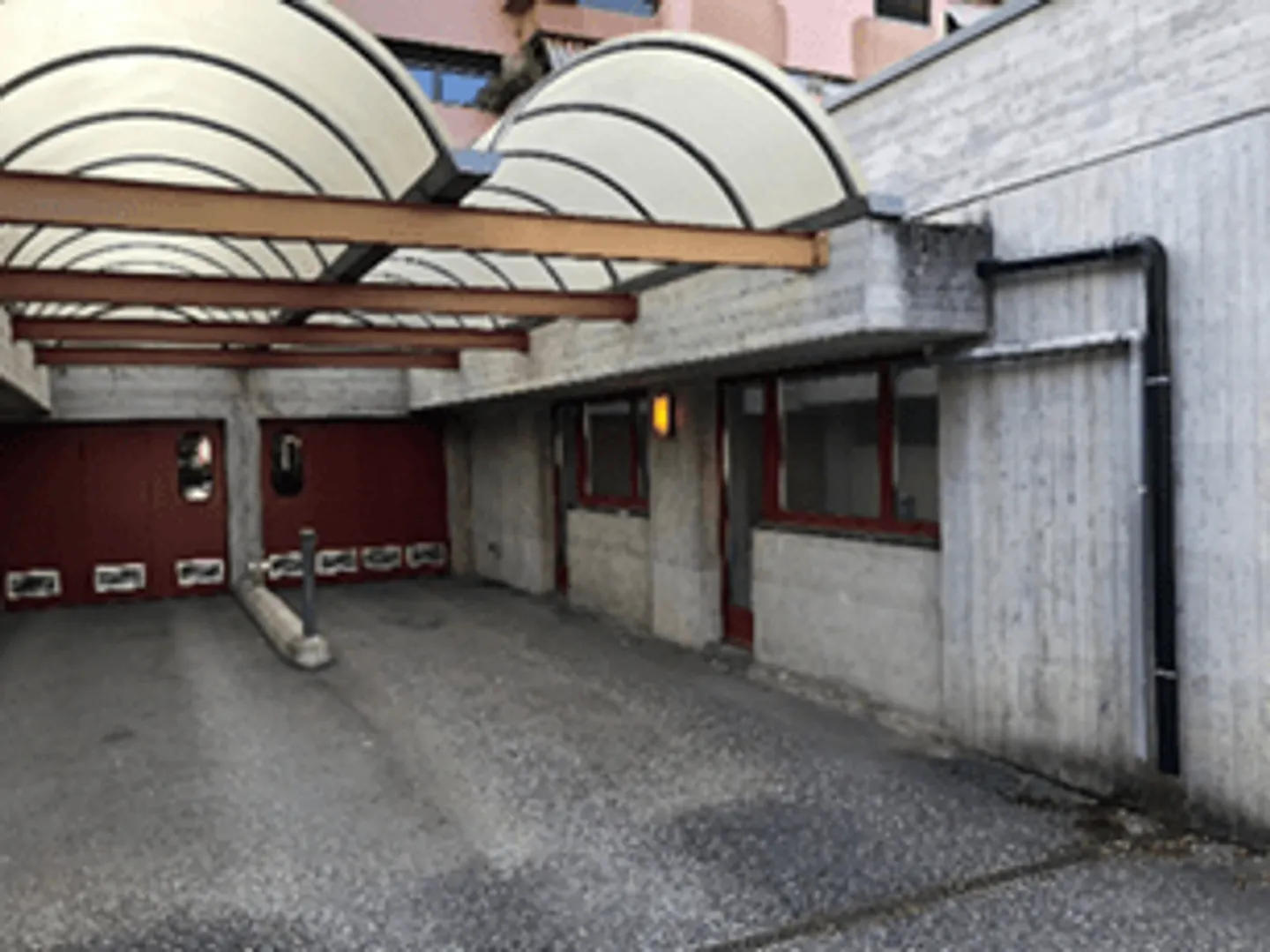 Bâtiment Commercial avec Parking - Photo 5 sur 8