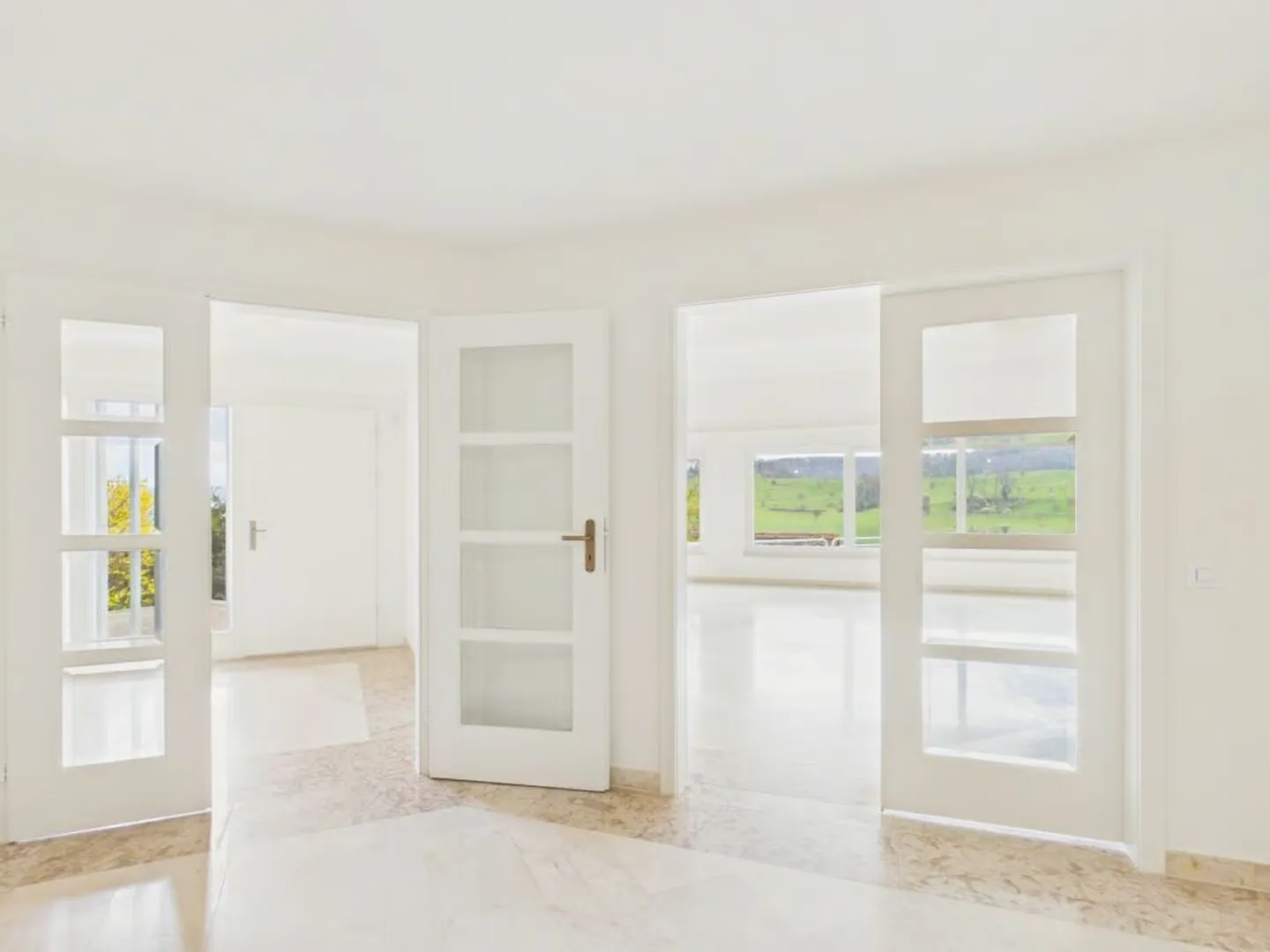Luxuriöse Villa mit unverbaubarer Aussicht und viel Privatsphäre in Frenkendorf - Foto 5 di 30