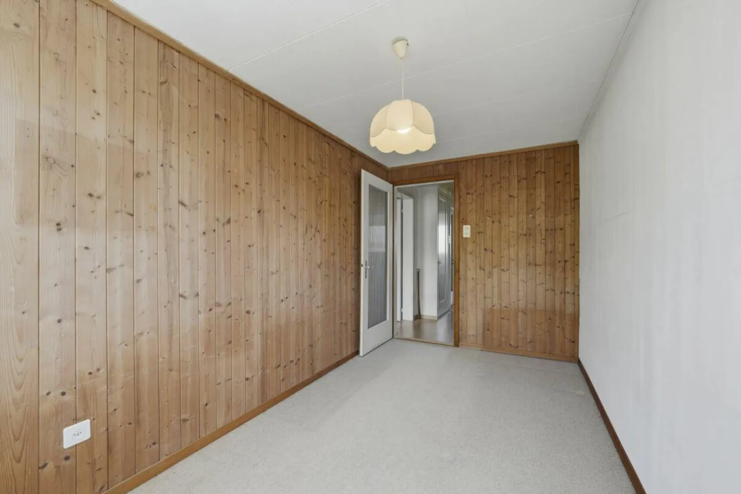 Charming Semi-Detached Family House with Conservatory and Garage - Photo 23 of 30