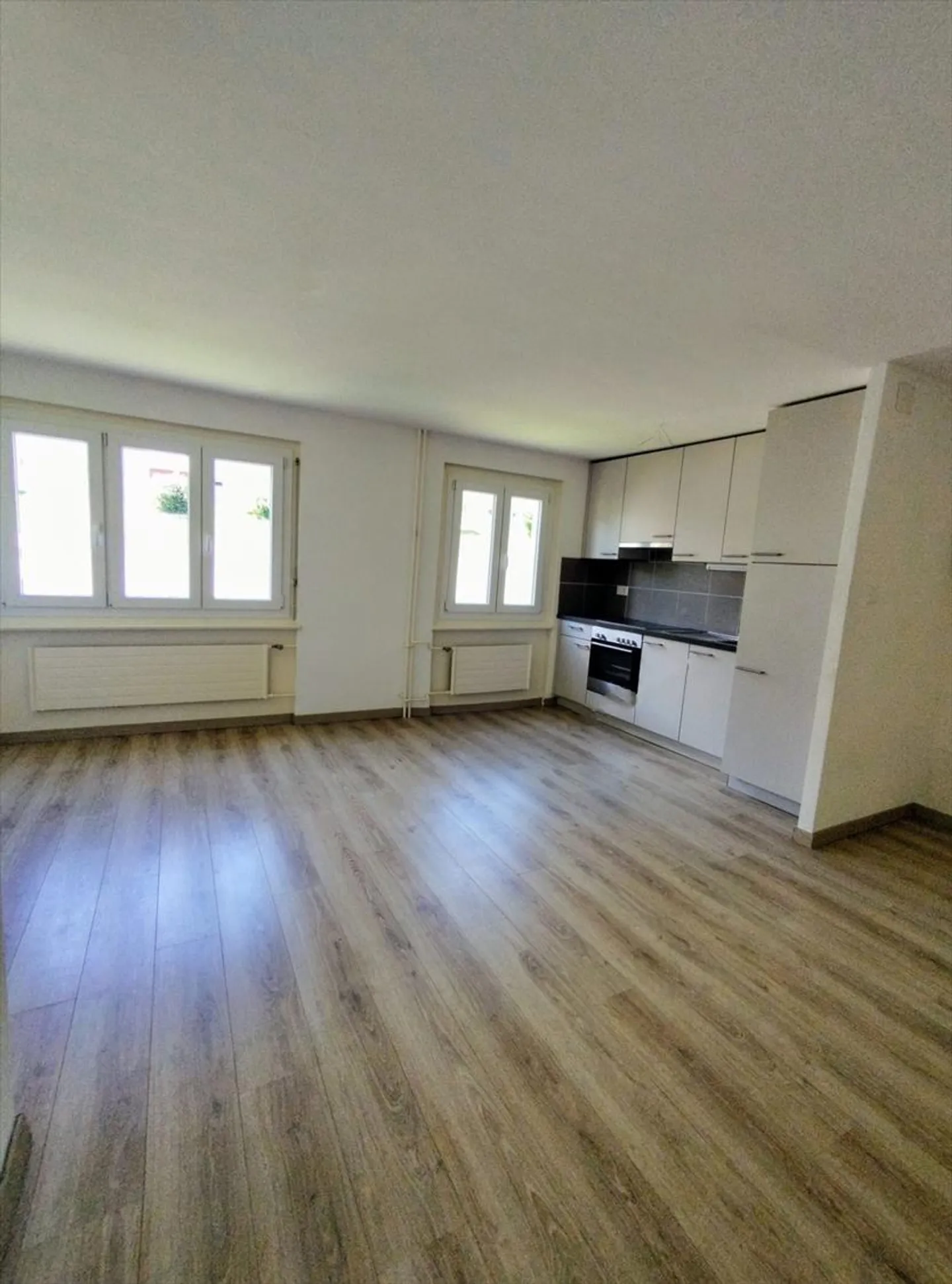 IN AFFITTO APPARTAMENTO DI 3 LOCALI CON BALCONE - Foto 2 di 6