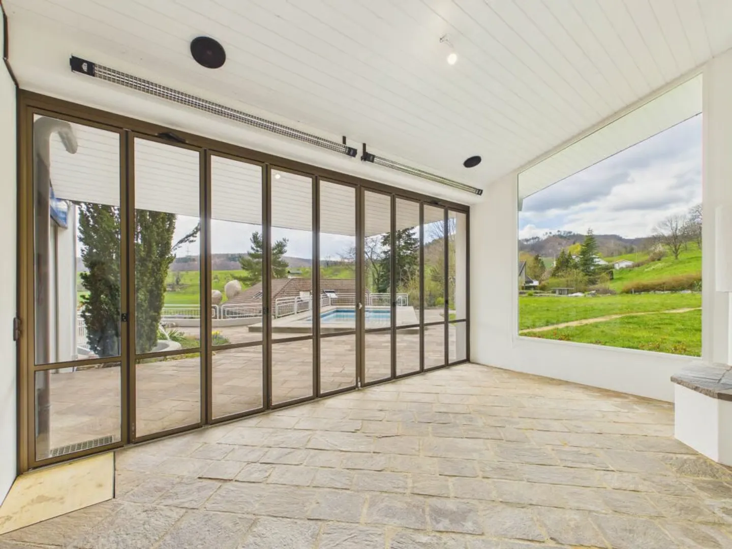 Luxuriöse Villa mit unverbaubarer Aussicht und viel Privatsphäre in Frenkendorf - Foto 13 di 30