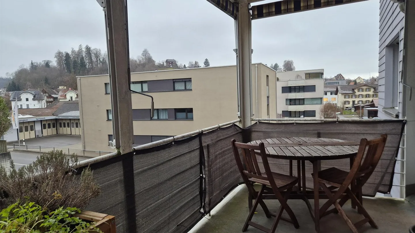 5.5 Room Apartment in 3-Family House - Photo 3 of 6