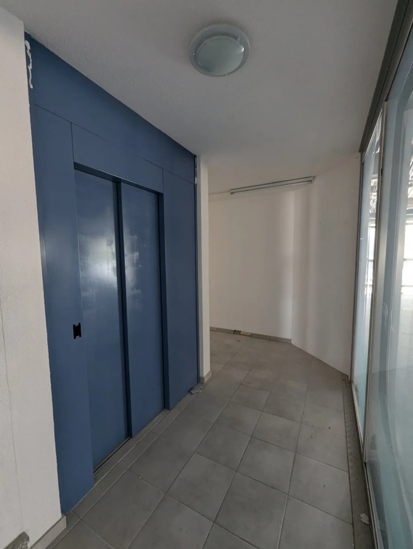 Espaces commerciaux et de bureaux dans une zone industrielle émergente - Photo 13 sur 17