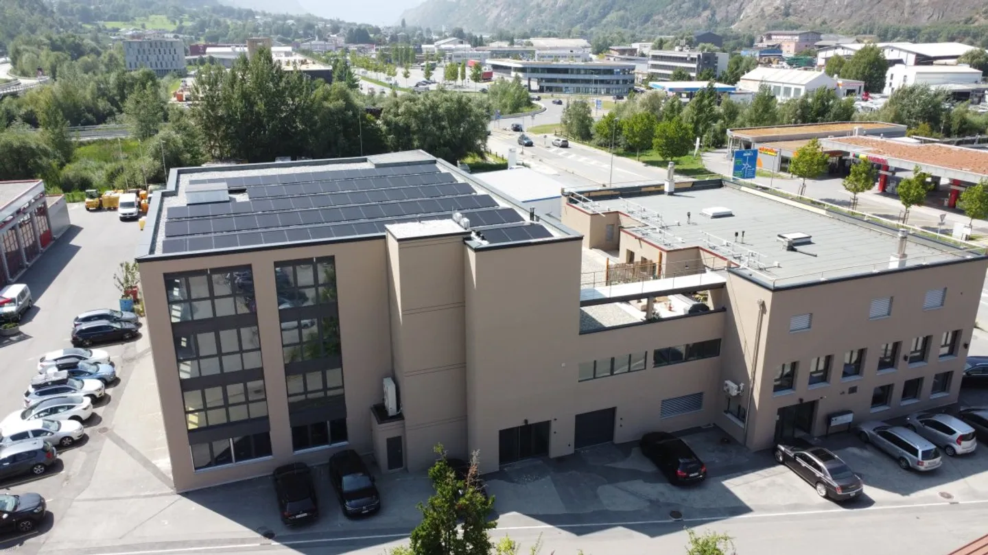 Espaces commerciaux et de bureaux dans une zone industrielle émergente - Photo 15 sur 17