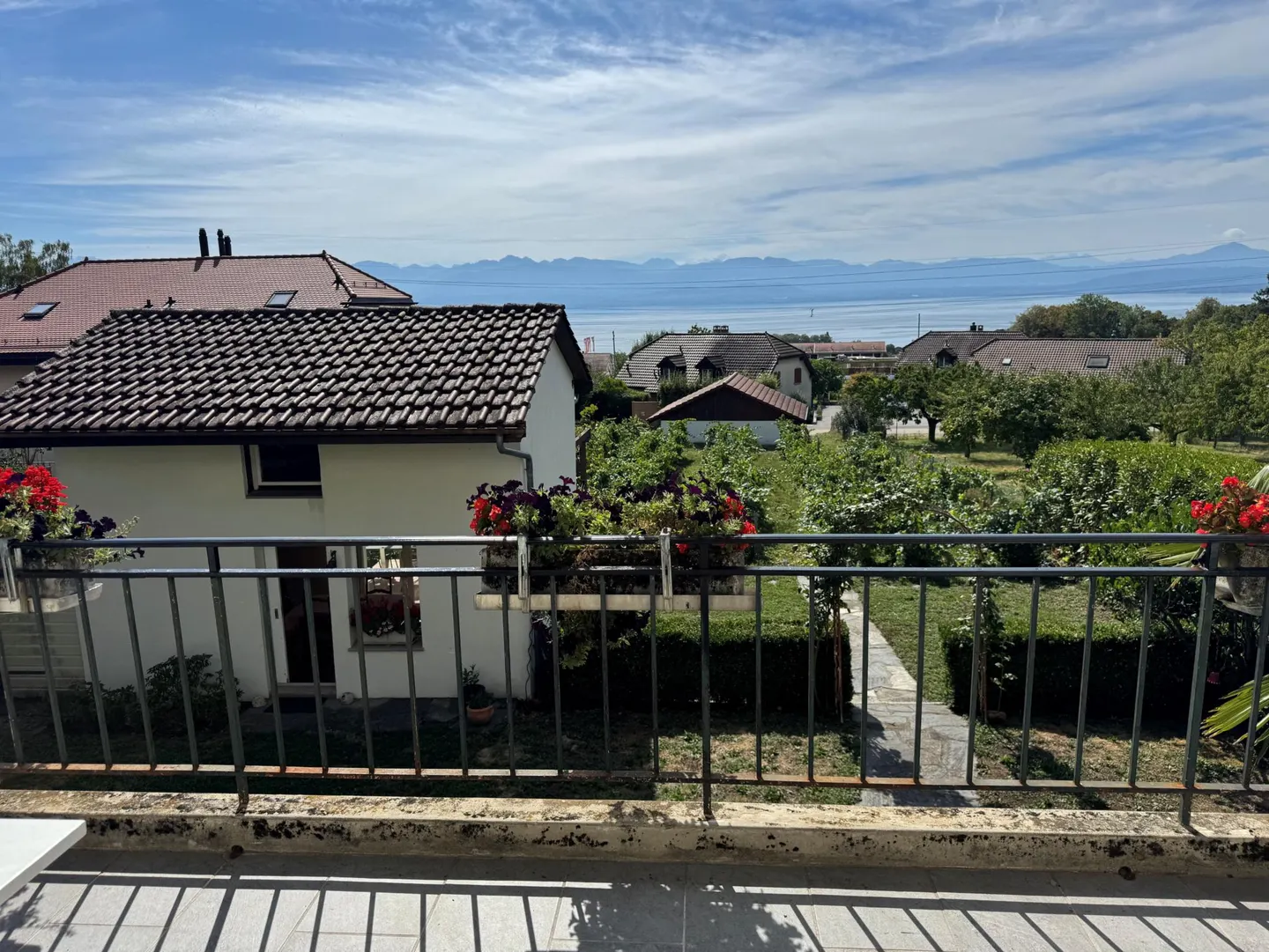 Charmantes Einfamilienhaus mit Blick auf den See und die Alpen - Foto 5 von 13