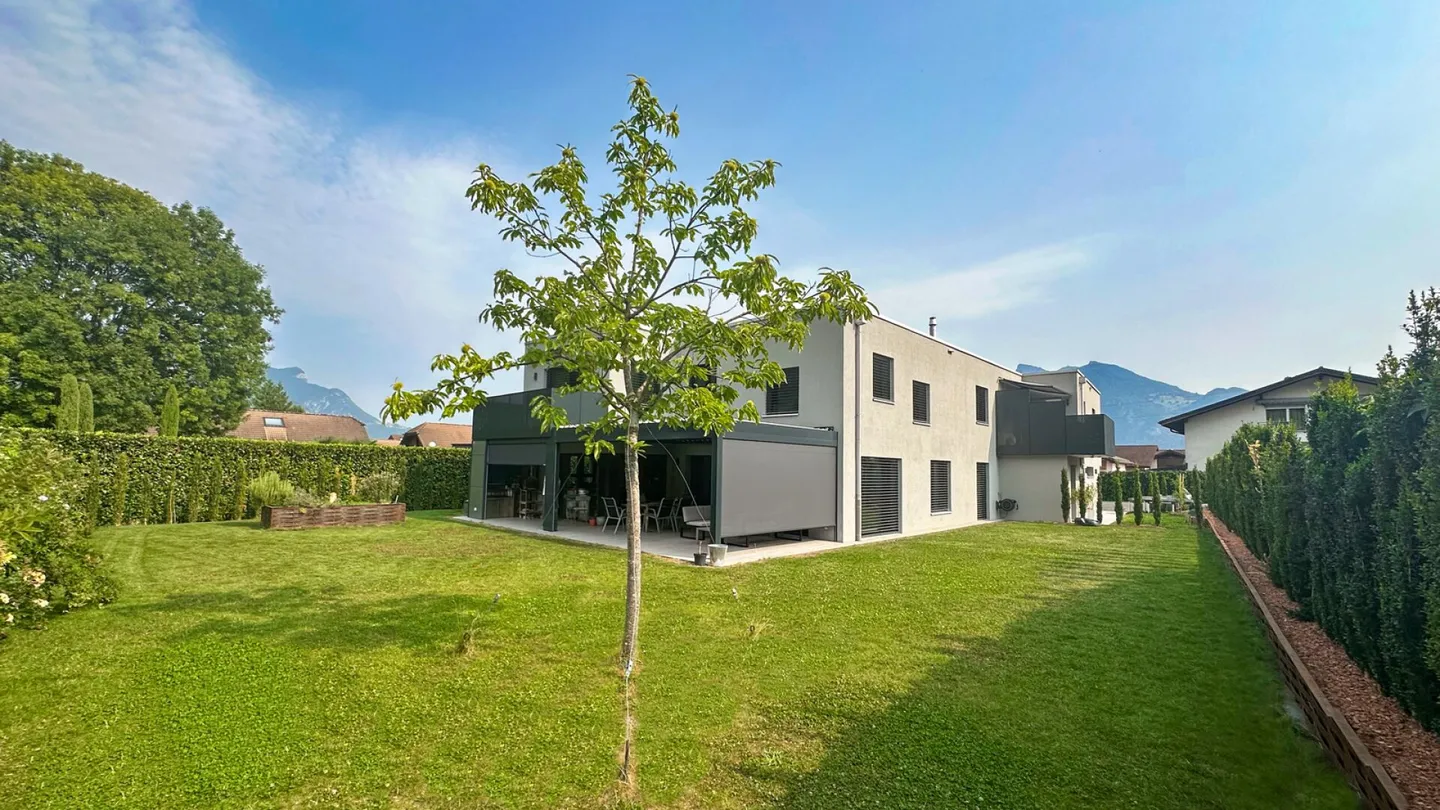 Villa di alta classe con 2 appartamenti, 5,5 stanze e 3,5 stanze. - Foto 2 di 21