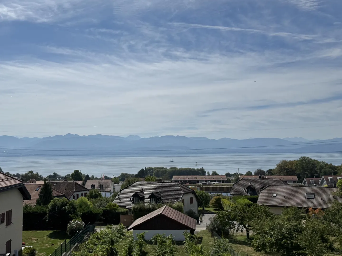 Charmantes Einfamilienhaus mit Blick auf den See und die Alpen - Foto 10 von 13