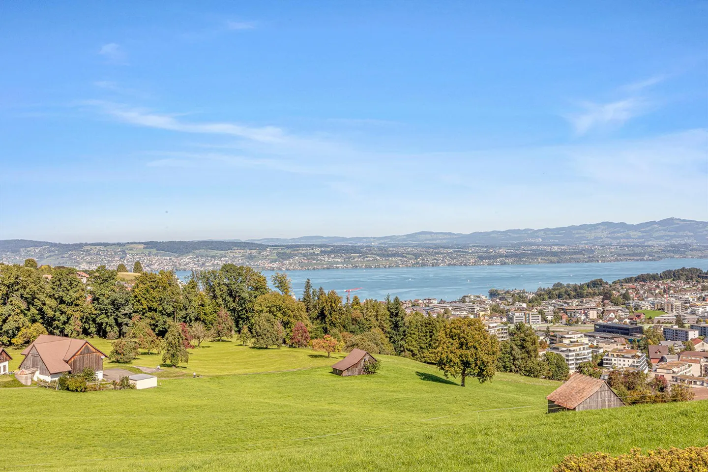 Casa di campagna con 7 camere nella zona agricola con vista lago e panoramica mozzafiato - Foto 1 di 12