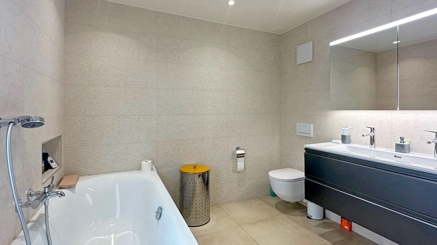 Villa di alta classe con 2 appartamenti, 5,5 stanze e 3,5 stanze. - Foto 12 di 21