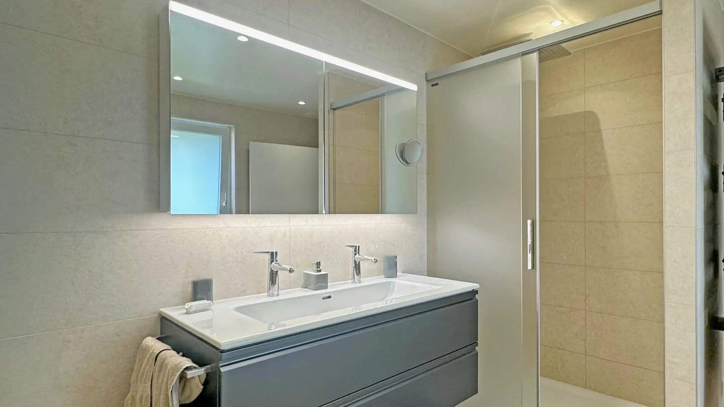 Villa di alta classe con 2 appartamenti, 5,5 stanze e 3,5 stanze. - Foto 13 di 21