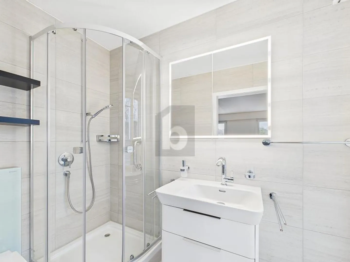 Apartment for rent - Photo 2 of 6