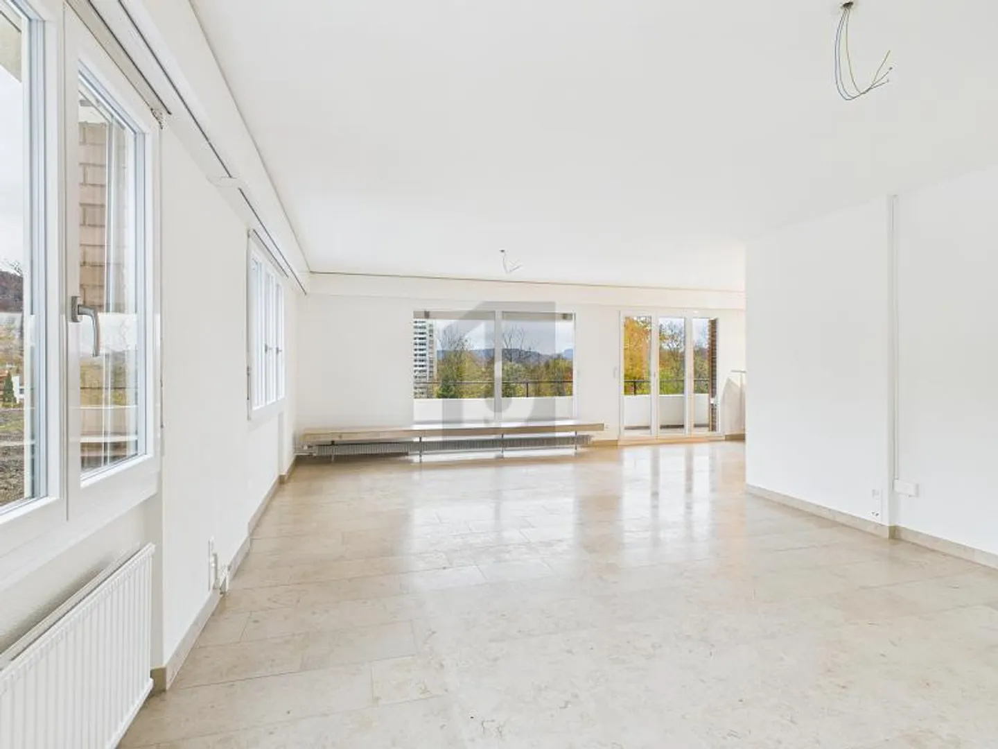 Apartment for rent - Photo 3 of 6