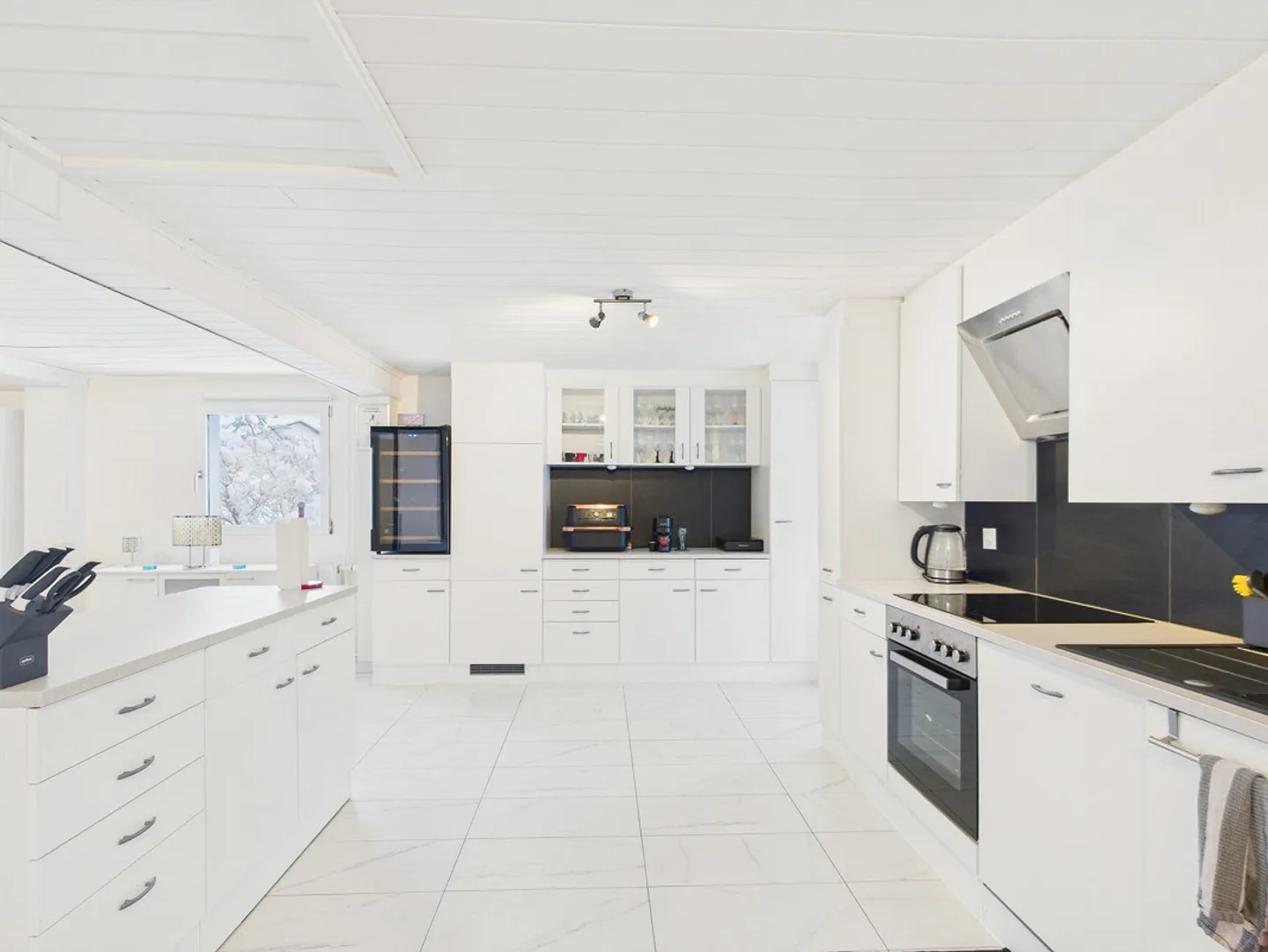 Unique renovated single-family house with unobstructed view - Photo 2 of 15