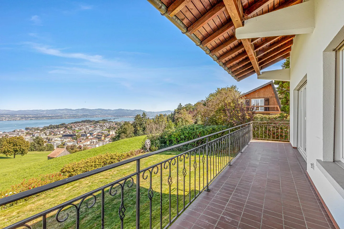 Casa di campagna con 7 camere nella zona agricola con vista lago e panoramica mozzafiato - Foto 2 di 12