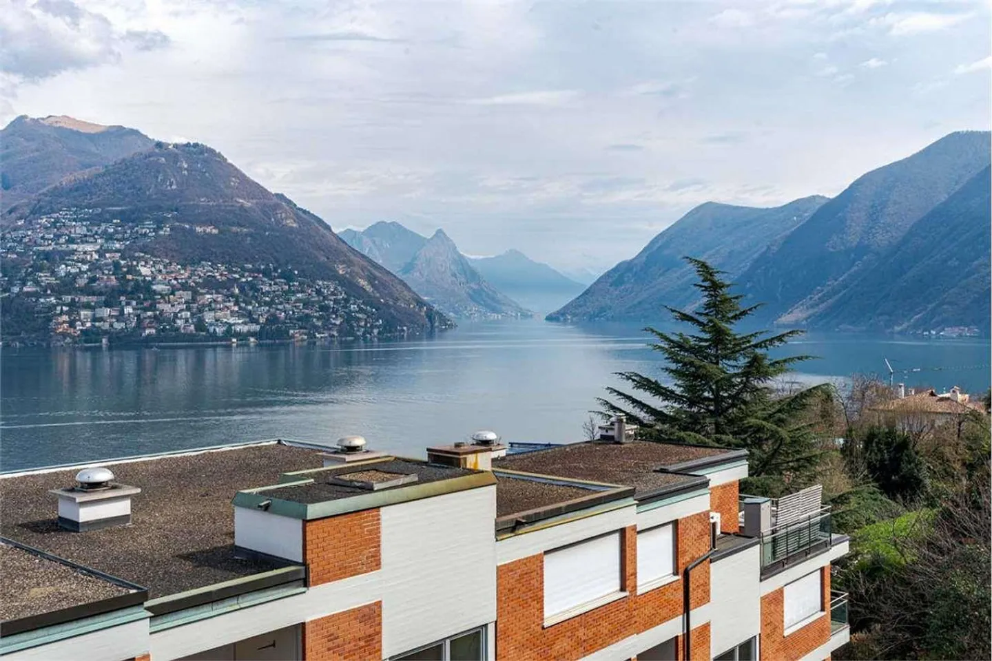 Triplex avec vue partielle sur le lac et jardin privé. - Photo 4 sur 13