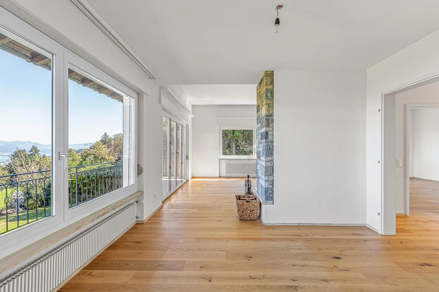 Casa di campagna con 7 camere nella zona agricola con vista lago e panoramica mozzafiato - Foto 3 di 12