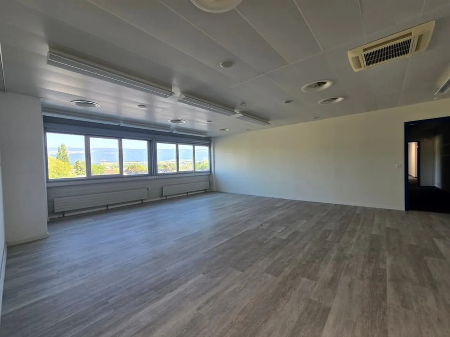 Bureau de 276m2 - Proximité autoroute/gare - Yverdon-les-Bains - Photo 3 sur 8