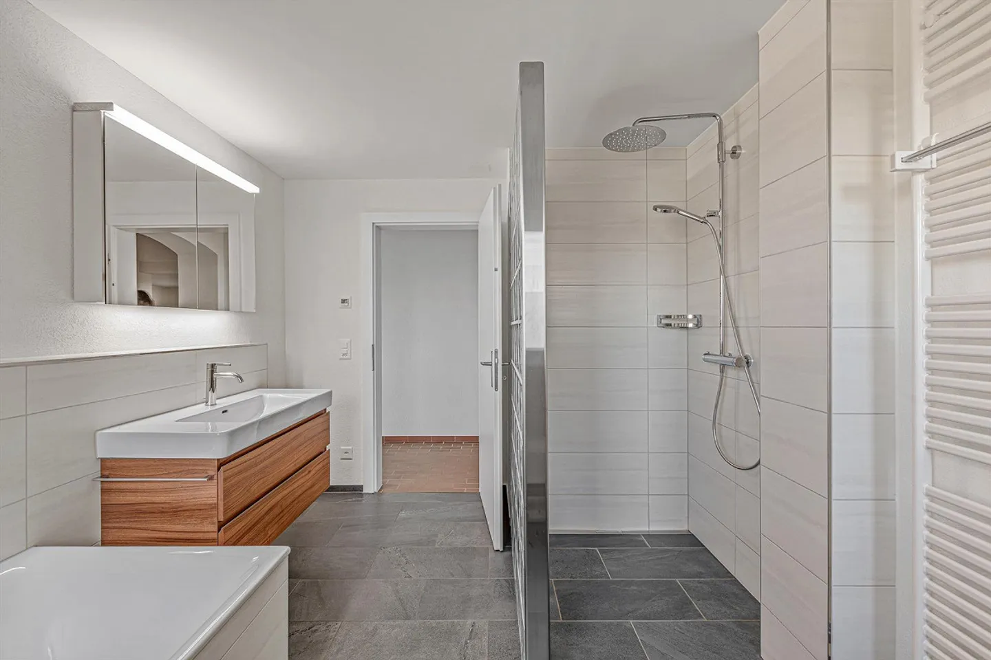 Casa di campagna con 7 camere nella zona agricola con vista lago e panoramica mozzafiato - Foto 5 di 12